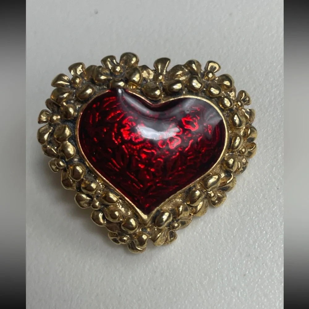 Avon 1997 Red Floral Heart Pin - Picture 5 of 5